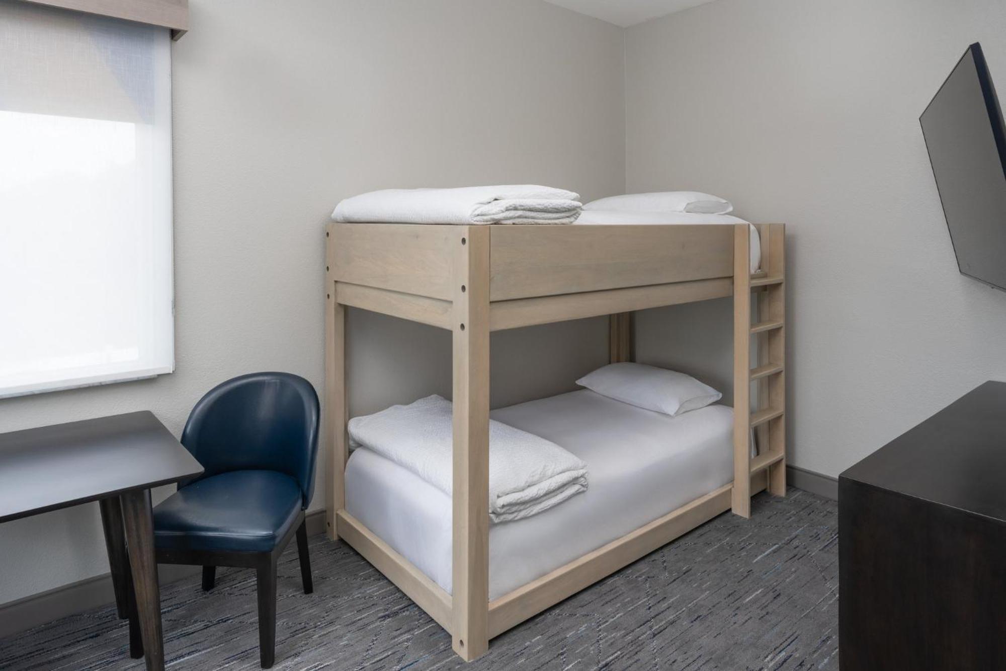 Holiday Inn Express & Suites Orlando International Airport By Ihg Exterior photo