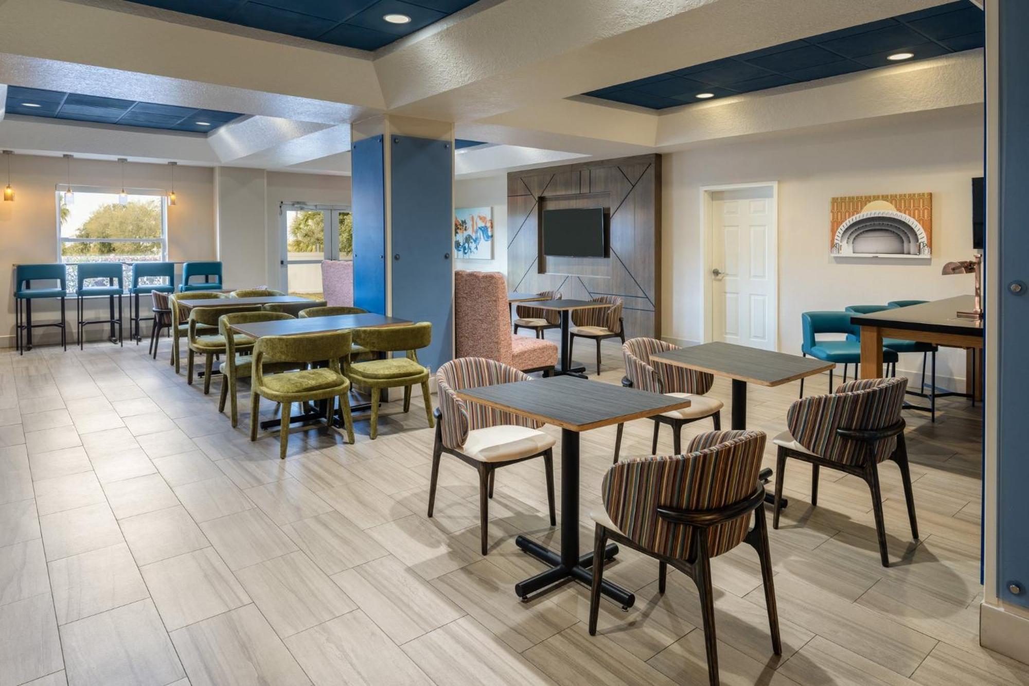 Holiday Inn Express & Suites Orlando International Airport By Ihg Exterior photo